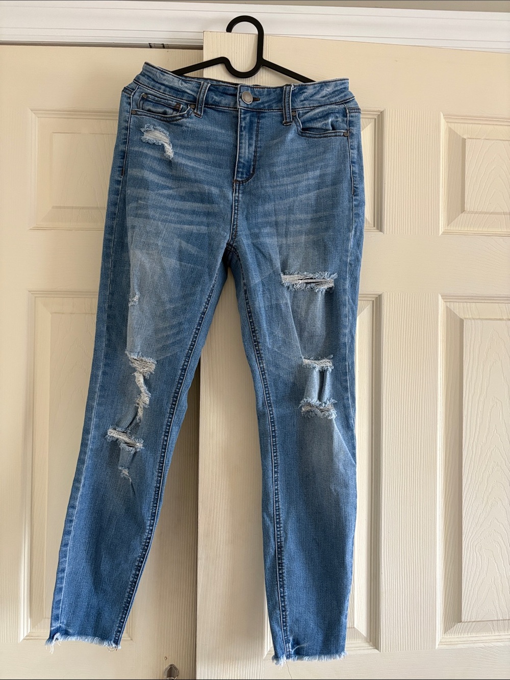 Tinseltown Distressed Skinny Jeans in Blue Wash
